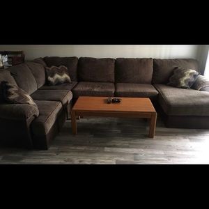 Family size brown couch. Separates into 3 pieces